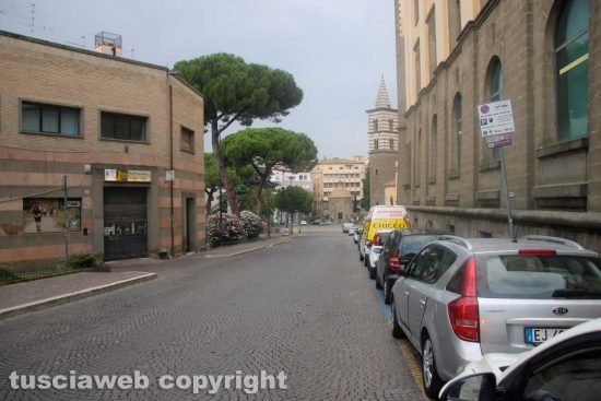 Viterbo - Ferragosto - Il "cauto risveglio" del Ferragosto nel pomeriggio - Via Ascenzi