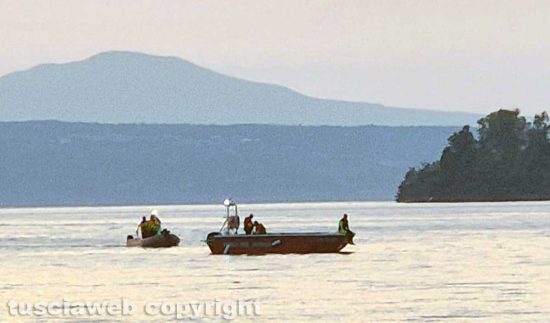 Montefiascone - Nubifragio al lago di Bolsena, nessuna traccia della barca affondata e dei giovani dispersi