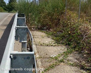 Viterbo - Il marciapiede sul ponte che collega Teverina con Poggino