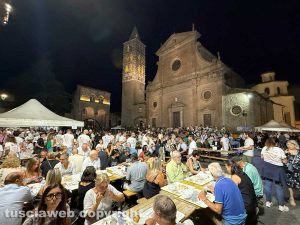 Santa Rosa - Le cene dei facchini a piazza San Lorenzo