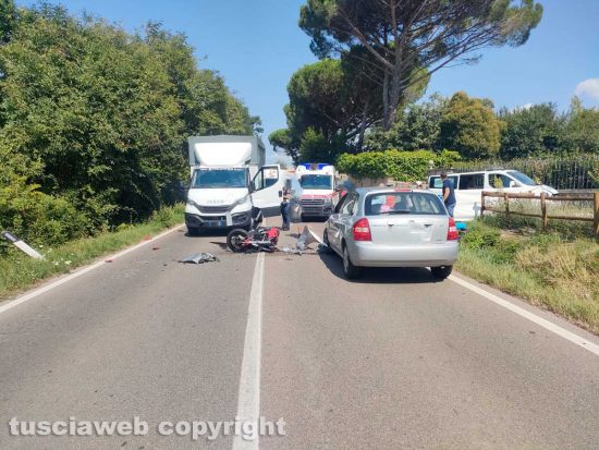Viterbo - Scontro auto-moto sulla Cimina