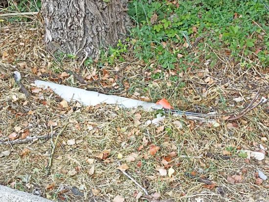 Capranica - ferri arrugginiti sporgono dal manufatto in via della Mattonara