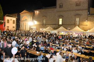 Santa Rosa - Cena dei facchini in piazza