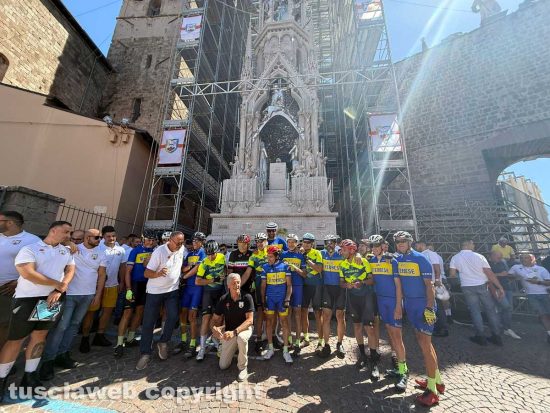 Macchina di Santa Rosa - Un gruppo di ciclisti sono Dies Natalis