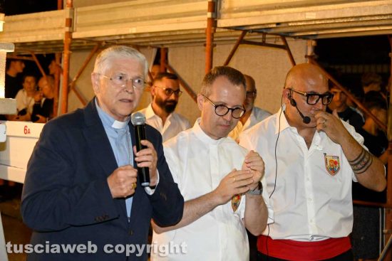 Santa Rosa - Rosa Virtutis splende nel quartiere Santa Barbara - Il vescovo Orazio Francesco Piazza, don Claudio Sperapani e Diego Terzoli