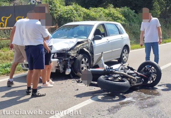 Viterbo - Scontro auto-moto sulla Cimina