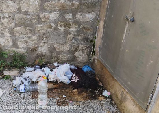 Viterbo - Degrado al lavatoio in via Signorelli