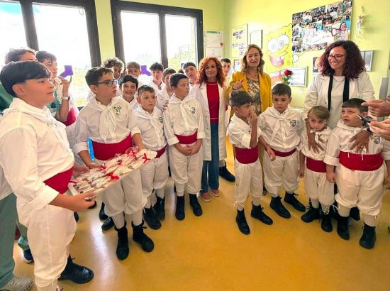 Viterbo - I mini facchini in visita al reparto di Pediatria dell'ospedale Santa Rosa