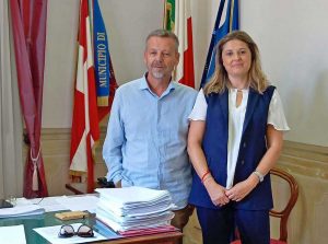 Il sindaco Fabio Bartolacci e la nuova dirigente scolastica Rosanna Giliberto
