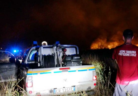 Tarquinia - Vasto incendio incendio a Sant’Agostino