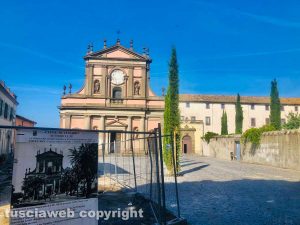 Viterbo - Piazza della Trinità