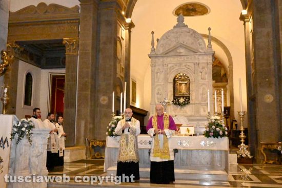 La processione con la sacra immagine della Madonna della Quercia - Don Massimiliano Balsi e Lino Fumagalli