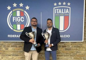 Il presidente Rossi e mister Lucchetti con i trofei vinti dal Real Fabrica