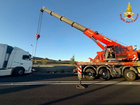 Monte Romano – Autoarticolato fuori strada sulla Umbro-Laziale.