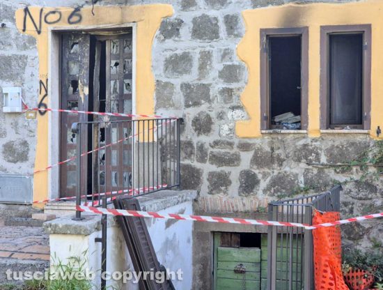 Montefiascone - Appartamento in fiamme