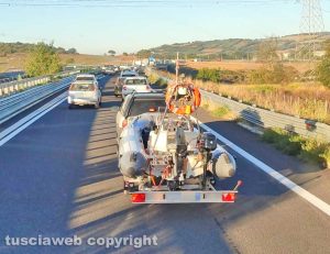 Camion sbanda sulla Superstrada - Le auto in coda
