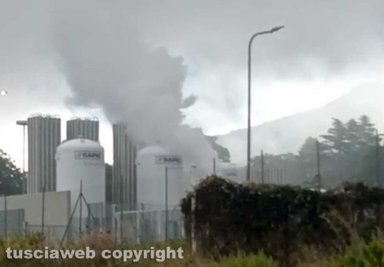 Viterbo - I silos all'ospedale Belcolle - Lo sbuffo di ossigeno