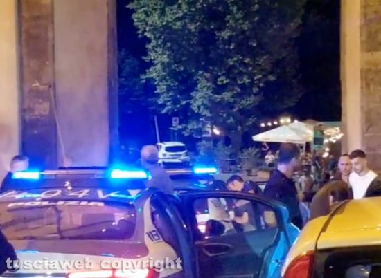 Nuovo blitz della polizia, cinque arresti in un b&b a Montefiascone