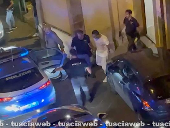 Nuovo blitz della polizia, cinque fermati in un b&b a Montefiascone