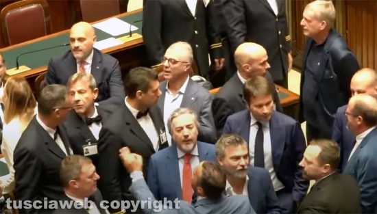 Roma – Bagarre alla camera per la separazione delle carriere dei magistrati, c’era pure Francesco Battistoni
