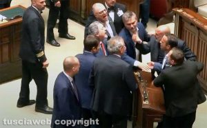 Roma – Bagarre alla camera per la separazione delle carriere dei magistrati, c’era pure Francesco Battistoni