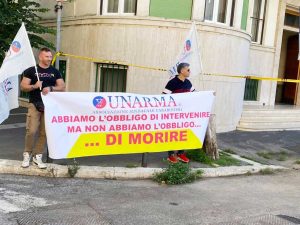 Roma - La protesta di Unarma davanti al comando generale dell’Arma dei carabinieri