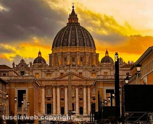 Roma - Tramonto a piazza San Pietro