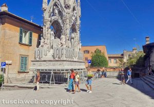 Viterbo - Largo dei facchini di Santa Rosa - La macchina di giorno