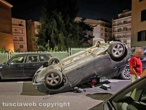 Viterbo - Auto cappotta in via Piave