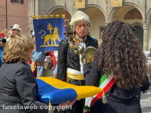 Viterbo - Santa Rosa - La consegna della mazza argentea