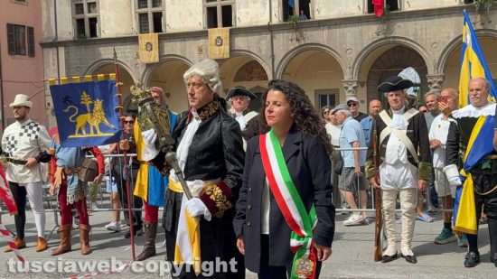 Viterbo - Santa Rosa - La consegna della mazza argentea