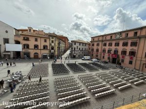Viterbo - Santa Rosa - Le sedie a piazza del Comune