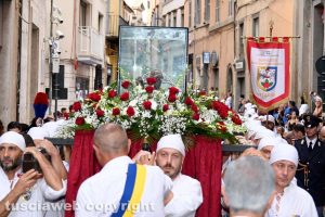 Viterbo - La traslazione del corpo incorrotto di Santa Rosa per le vie della città