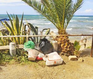 Santa Marinella - Discariche a cielo aperto in riva al mare