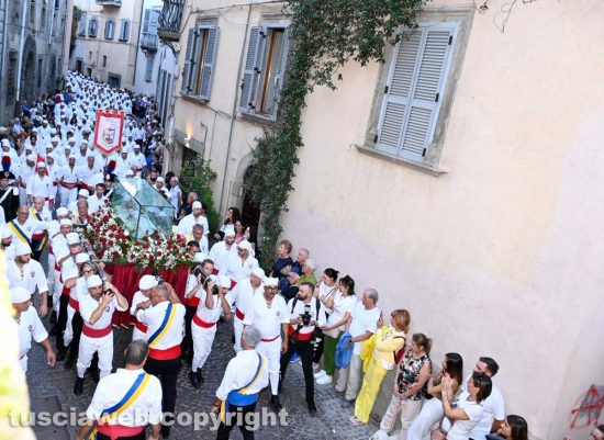 Viterbo - La traslazione del corpo incorrotto di Santa Rosa per le vie della città