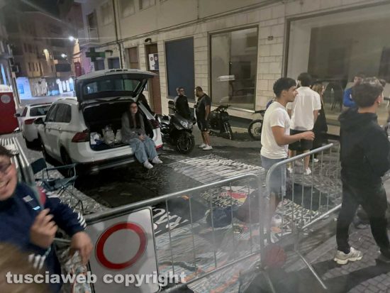 Santa Rosa - Tutta la notte in piazza per vedere la macchina - Veglia per vedere Dies Natalis