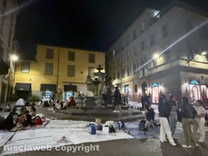 Santa Rosa - Tutta la notte in piazza per vedere la macchina - Veglia per vedere Dies Natalis