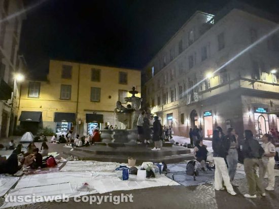 Santa Rosa - Tutta la notte in piazza per vedere la macchina - Veglia per vedere Dies Natalis