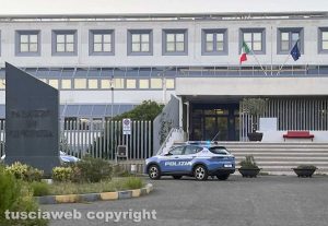 La polizia davanti alla procura