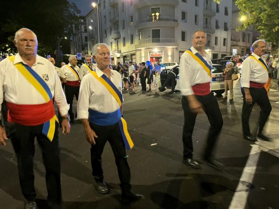 Viterbo - Santa Rosa - I facchini dopo il ritiro al boschetto