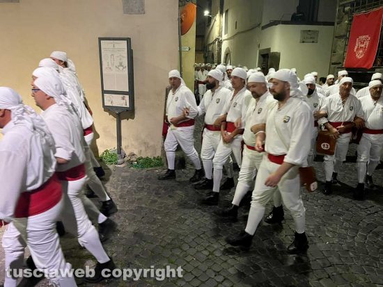 Viterbo - Santa Rosa - I facchini a via Mazzini