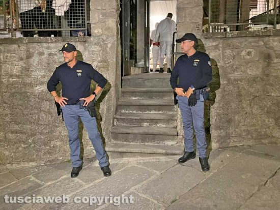 Allarme attentato - Agenti di polizia sulla salita di Santa Rosa