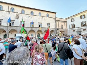 Viterbo - Piazza del Comune - Flash mob per Gaza e una raccolta fondi per la missione umanitaria Global Sumud Flotilla