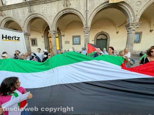 Viterbo - Piazza del Comune - Flash mob per Gaza e una raccolta fondi per la missione umanitaria Global Sumud Flotilla