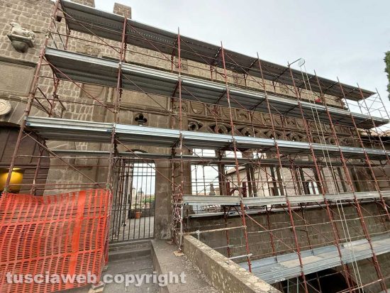 Viterbo - Al via i lavori alla loggia del palazzo dei Papi