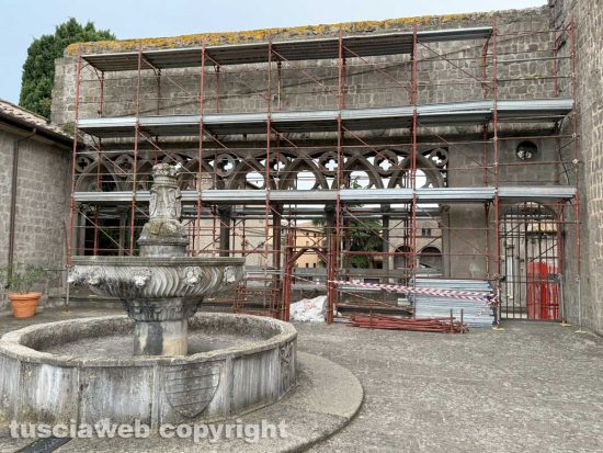 Viterbo - Al via i lavori alla loggia del palazzo dei Papi
