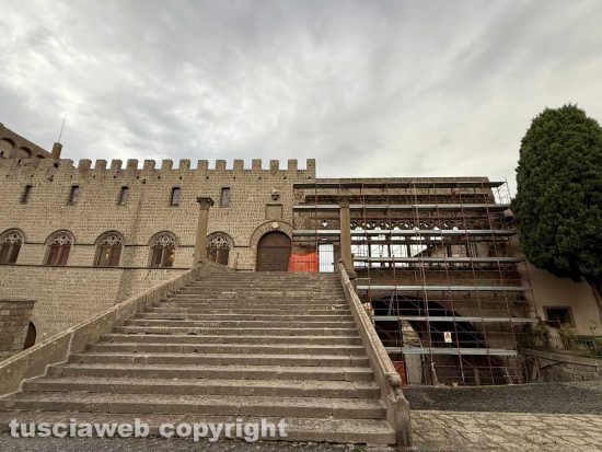 Viterbo - Al via i lavori alla loggia del palazzo dei Papi