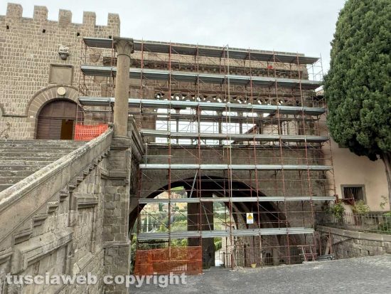 Viterbo - Al via i lavori alla loggia del palazzo dei Papi