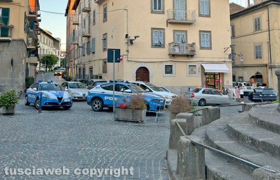 Aggressione a San Faustino - L'arrivo delle volanti della polizia