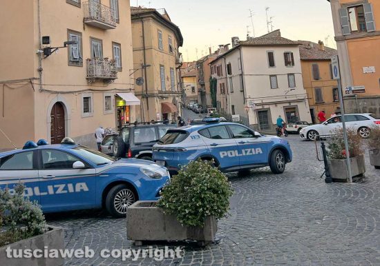 Aggressione a San Faustino - L'arrivo delle volanti della polizia